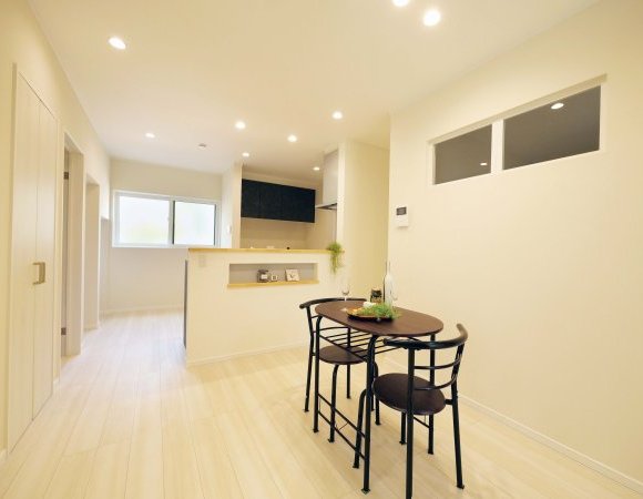 収納力抜群のシステムキッチンが“片付かないお悩み”をスッキリ解決！