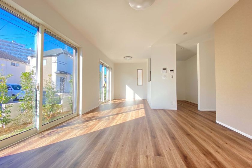 床材の変更による歩行感と質感の向上