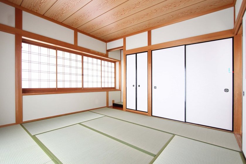 畳を撤去し、フラットな洋室へ！