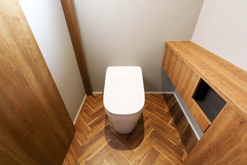 限られた空間を広く見せるタンクレストイレの導入