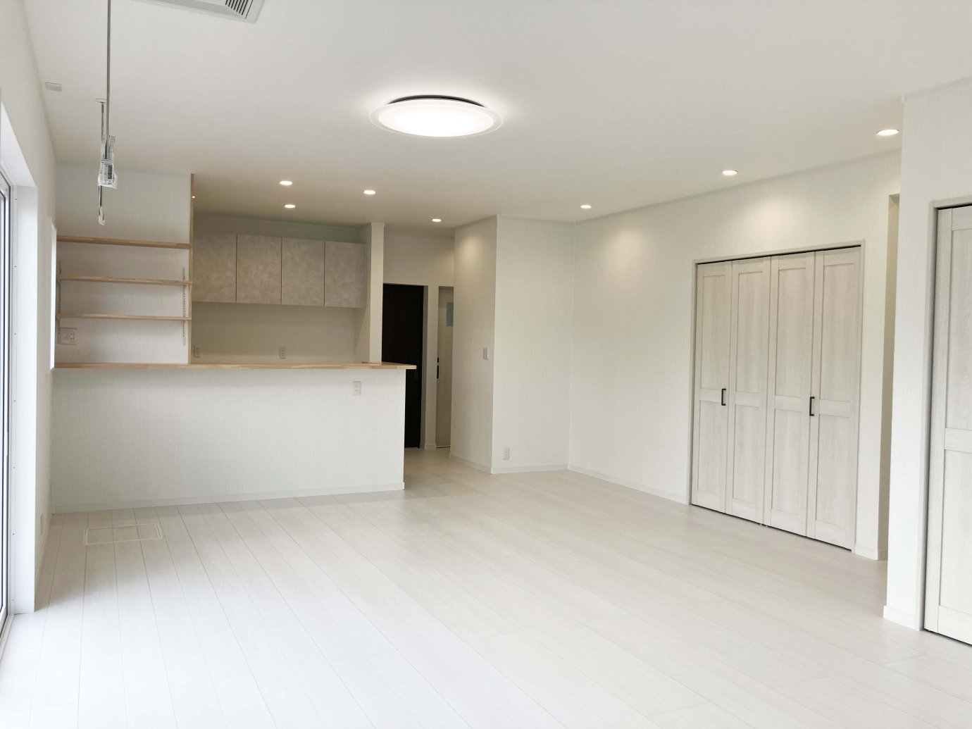 築49年の木造戸建てが、断熱×モダンの二世帯住宅へ劇的進化！